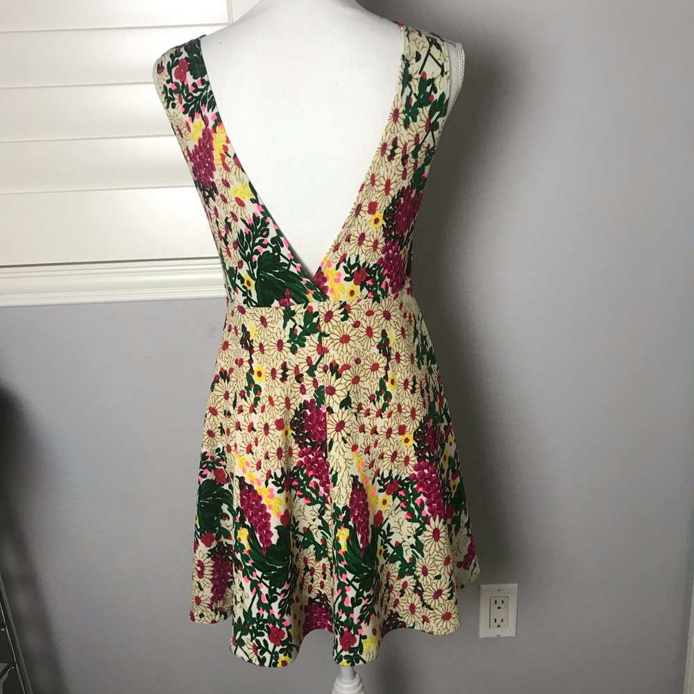 Size M bright floral dress - Picture 3 of 4